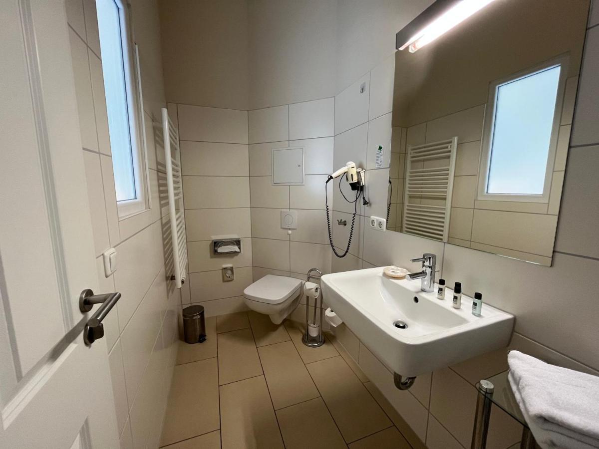 4 Sterne Hotel Hubertusburg Кюлунгсборн Экстерьер фото